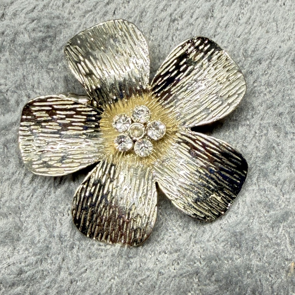 Silver Tone‎ Flower Statment Ring With Rhinestones Stretchy Band Adjustable
